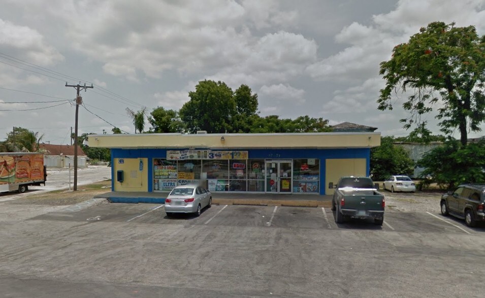 37071 Main St, Canal Point, FL 33438