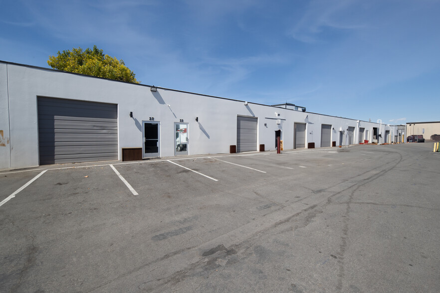 390 Freeport Blvd, Sparks, NV for lease - Building Photo - Image 3 of 5