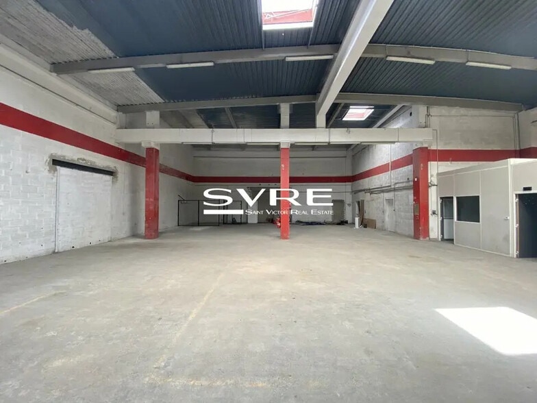 Flex in Vitrolles for lease - Interior Photo - Image 1 of 6