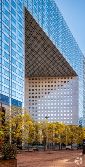 Office in Puteaux for lease - Building Photo - Image 2 of 8