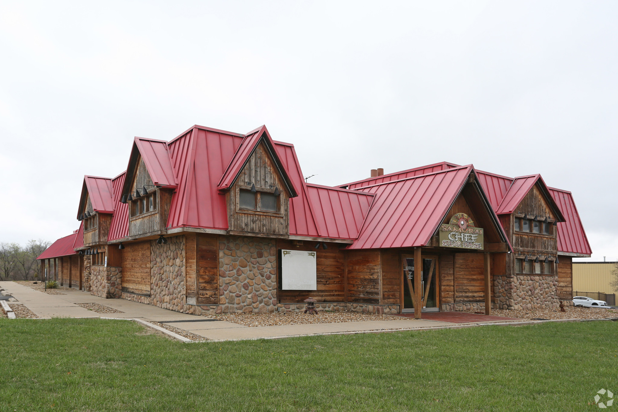 12712 E US Highway 40, Independence, MO for sale Primary Photo- Image 1 of 15