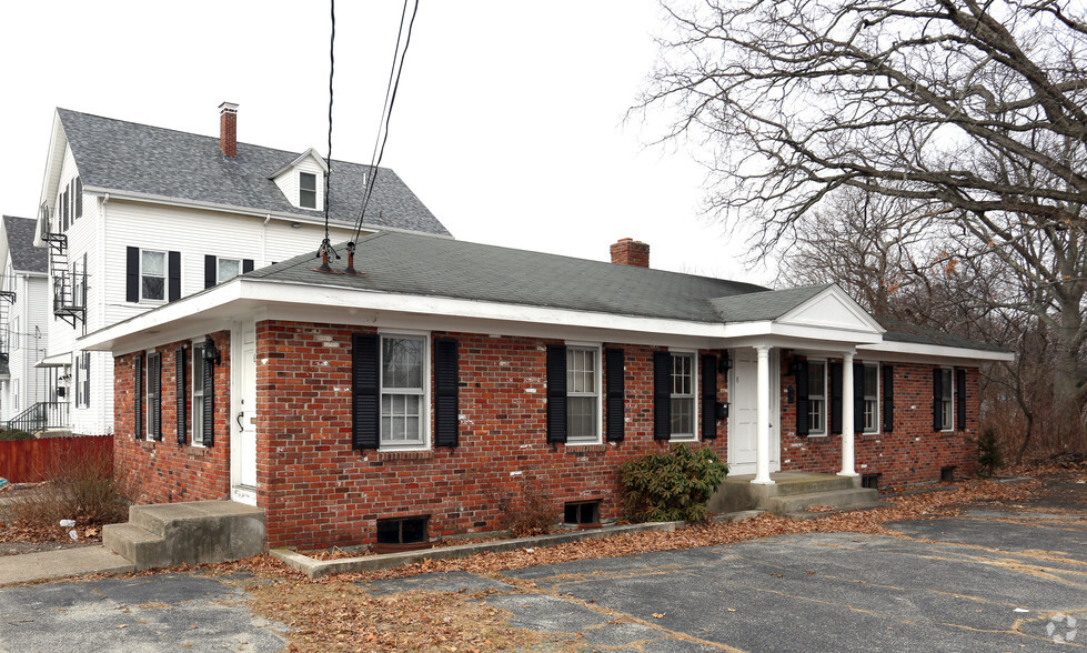 6-10 Chambers St, Cumberland, RI for sale - Primary Photo - Image 1 of 1