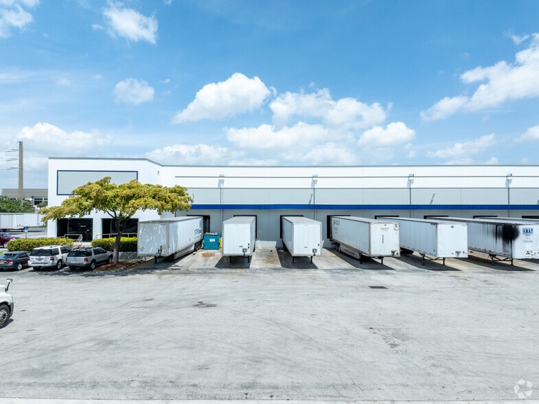 11825 NW 100th Rd, Medley, FL for lease - Building Photo - Image 3 of 16