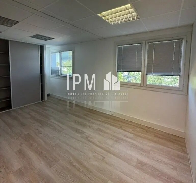 Office in Aix-en-Provence for lease Interior Photo- Image 1 of 21