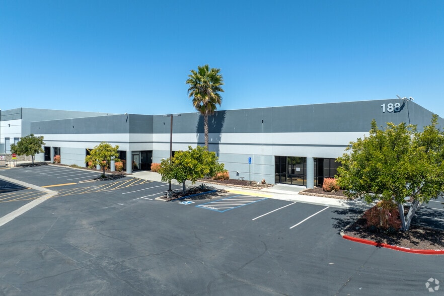 188 Newport Dr, San Marcos, CA for lease - Building Photo - Image 1 of 6