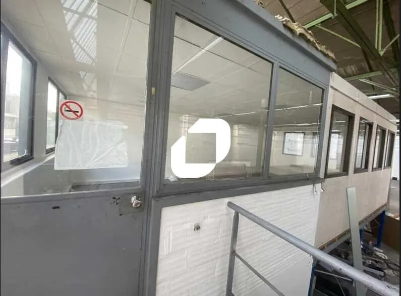 Flex in Pantin for lease - Interior Photo - Image 3 of 4
