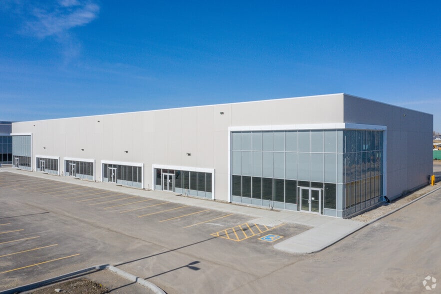 38 St SE, Calgary, AB for lease - Building Photo - Image 1 of 35