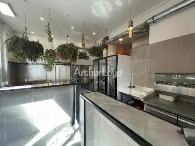 Retail in Reims for lease - Interior Photo - Image 3 of 7