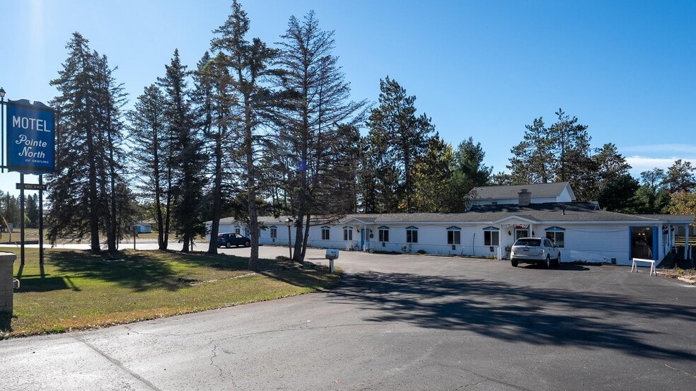 1024 S I 75 Business Loop, Grayling, MI for sale - Primary Photo - Image 1 of 12