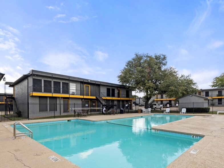 504 Dudley Cir, Arlington, TX for sale - Building Photo - Image 2 of 56