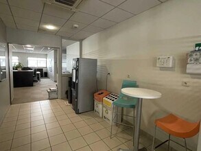 Office in Lacroix-Saint-Ouen for lease Interior Photo- Image 1 of 12