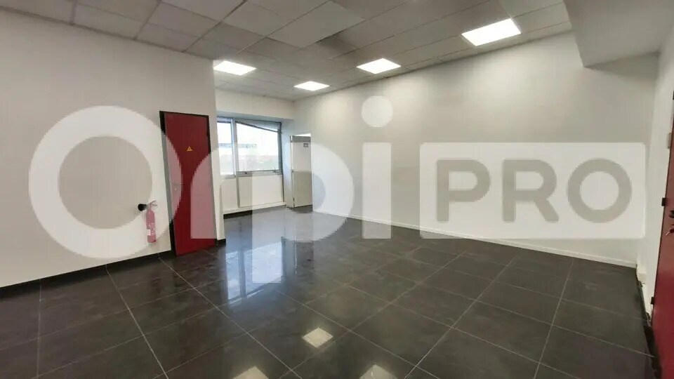 Office in Villebon-sur-Yvette for lease - Building Photo - Image 3 of 7