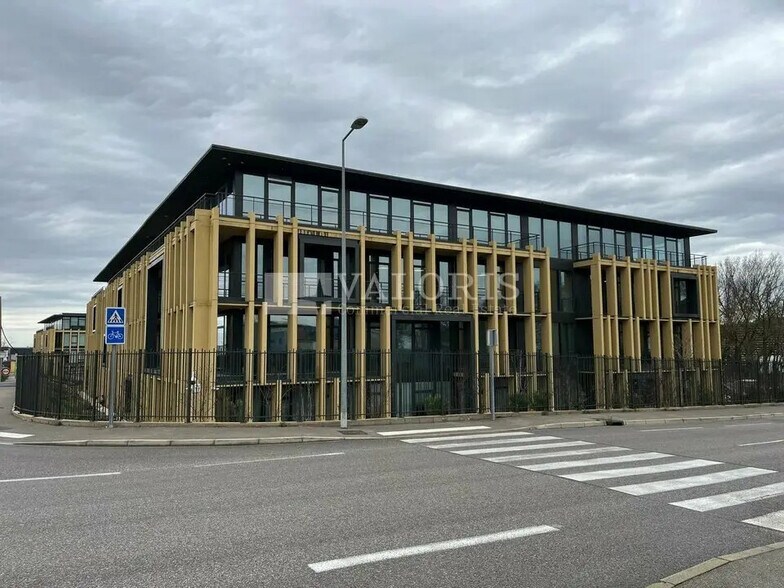 Office in Aix-en-Provence for lease - Building Photo - Image 3 of 9