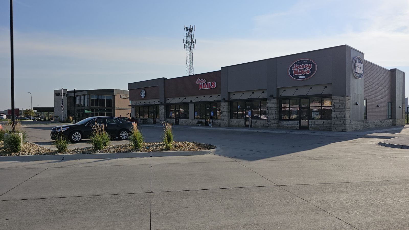 3070-3094 Floyd Blvd, Sioux City, IA for lease Building Photo- Image 1 of 8