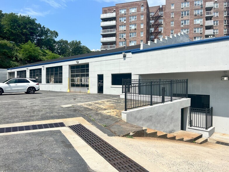 1245 Central Park Ave, Yonkers, NY for lease - Building Photo - Image 2 of 28