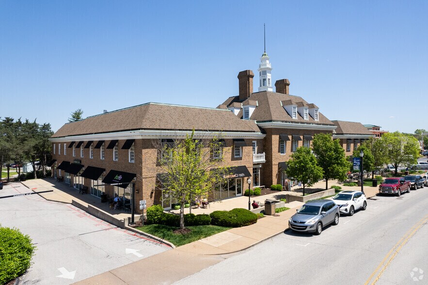 227-235 W Lockwood Ave, Webster Groves, MO for lease - Primary Photo - Image 1 of 7