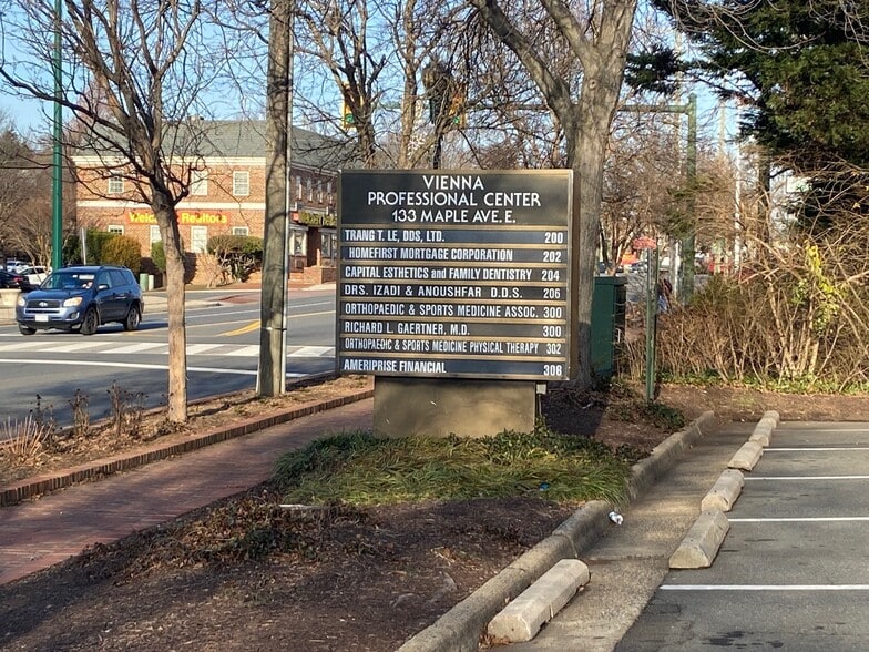 133 Maple Ave E, Vienna, VA for lease - Building Photo - Image 2 of 12