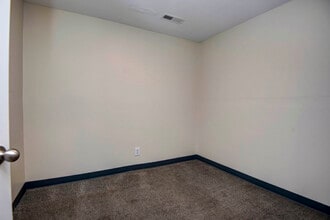 1420-1426 E Bradford Pky, Springfield, MO for lease Interior Photo- Image 2 of 4