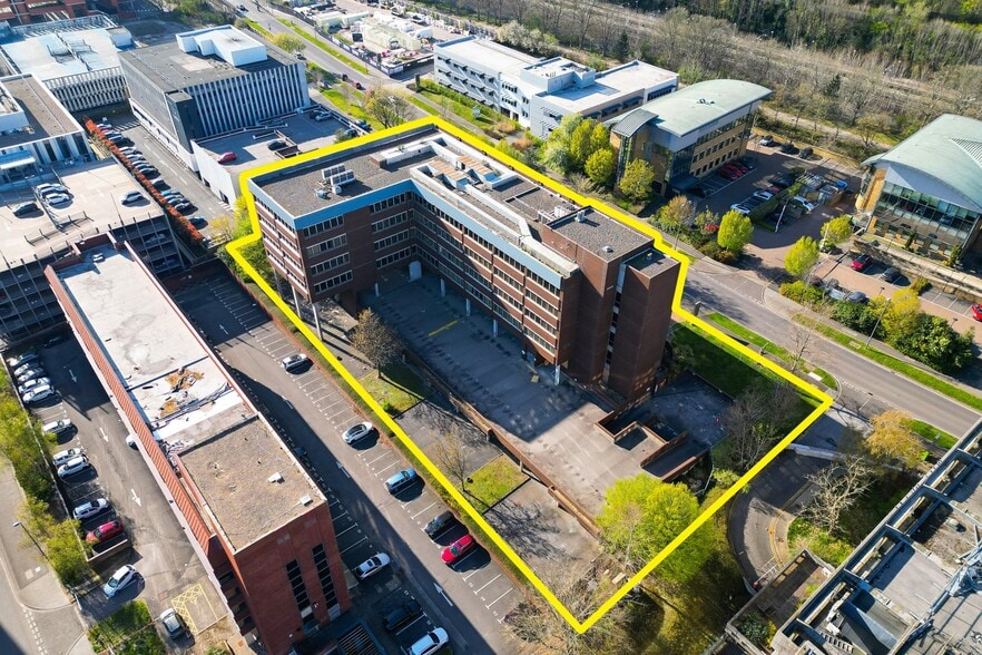 Basing Vw, Basingstoke for sale - Building Photo - Image 2 of 6