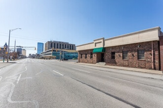 838 N Delaware St, Indianapolis, IN for lease Building Photo- Image 1 of 6