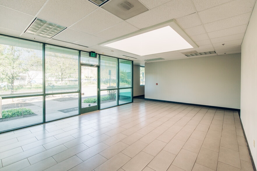 10235-10255 SW Spokane Ct, Tualatin, OR for lease - Interior Photo - Image 3 of 8