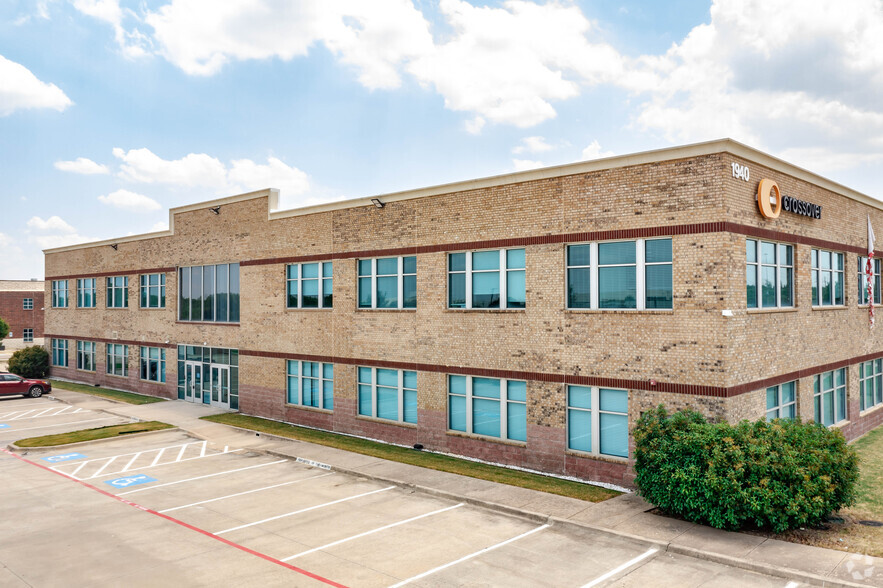 1940 Enchanted Way, Grapevine, TX for lease - Building Photo - Image 1 of 3