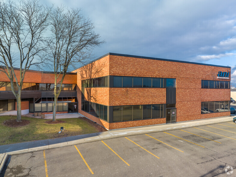 400 Iroquois Shore Rd, Oakville, ON for lease - Building Photo - Image 2 of 5