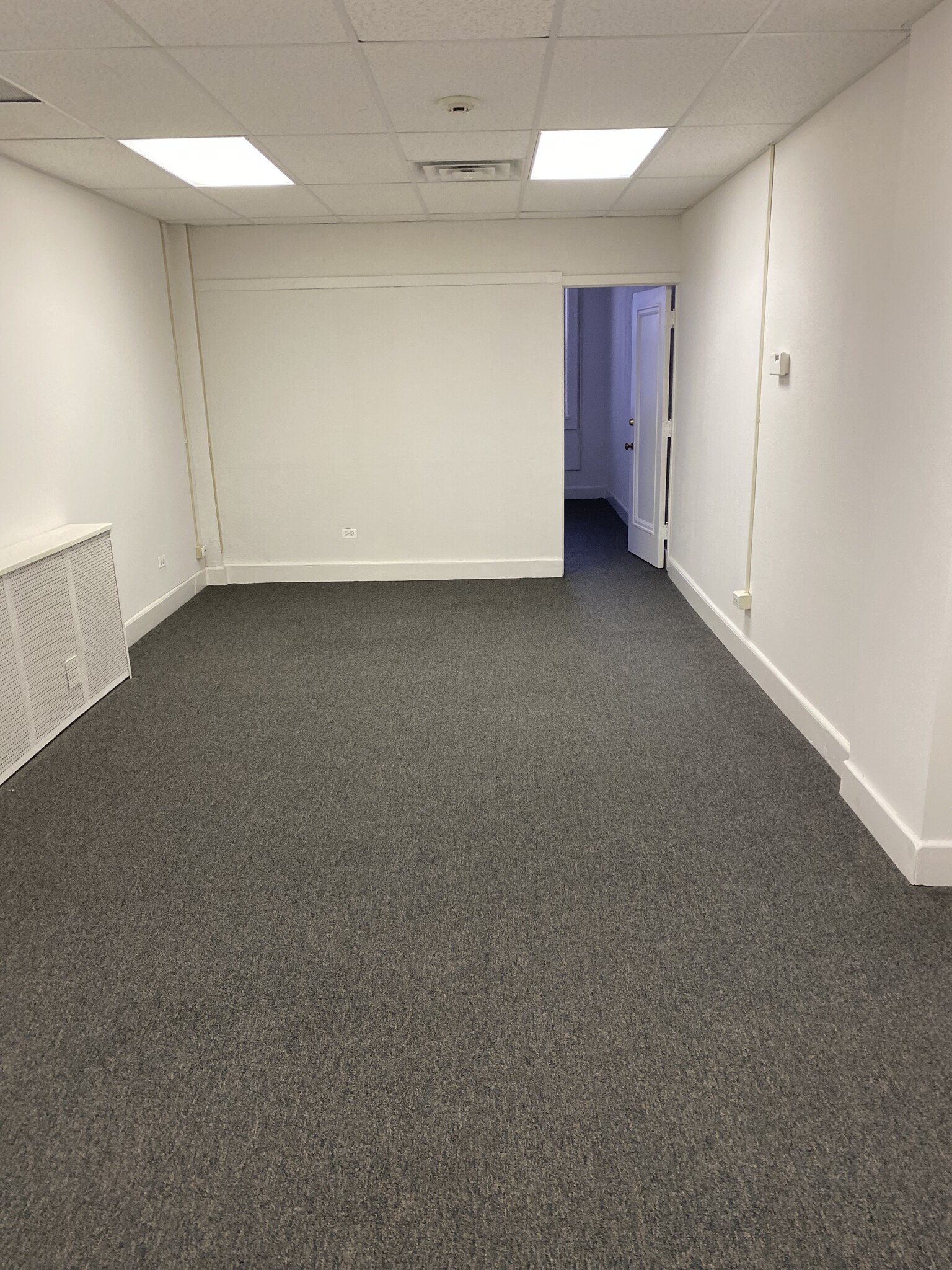 1866 Sheridan Rd, Highland Park, IL for lease Interior Photo- Image 1 of 2