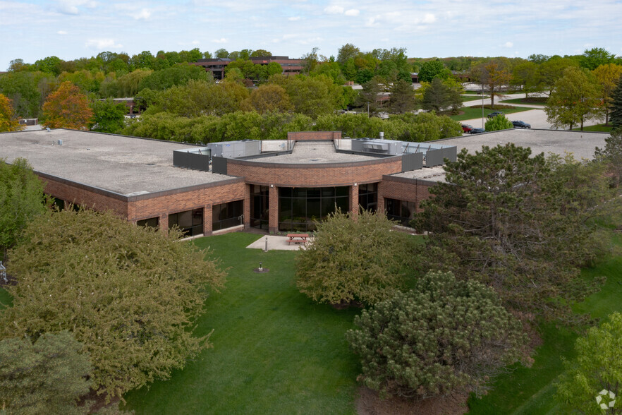 100 N Corporate Dr, Brookfield, WI for lease - Primary Photo - Image 1 of 6