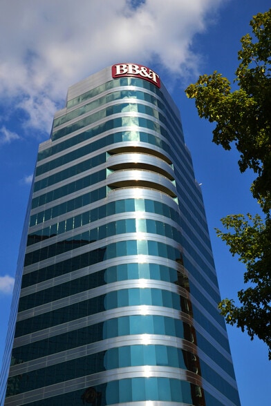 900 S Gay St, Knoxville, TN for lease - Building Photo - Image 1 of 16