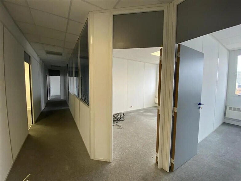 Office in Paris for lease - Building Photo - Image 2 of 7