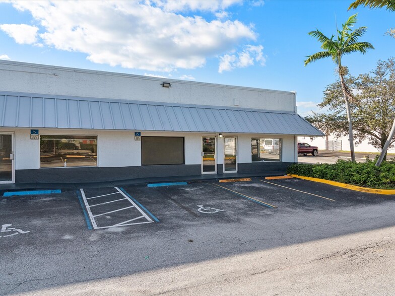 1823-1845 NW 38th Ave, Lauderhill, FL for lease - Building Photo - Image 2 of 14