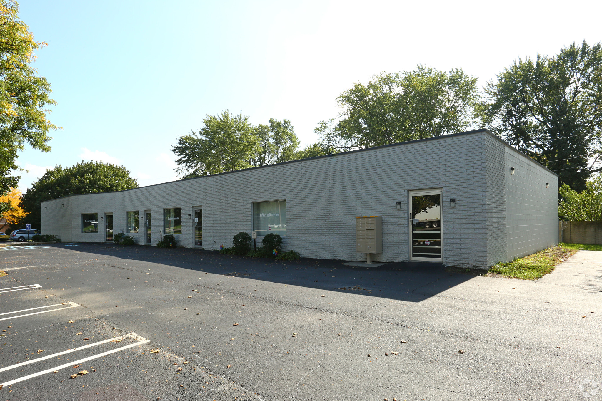 38221 Plymouth Rd, Livonia, MI for lease Building Photo- Image 1 of 10