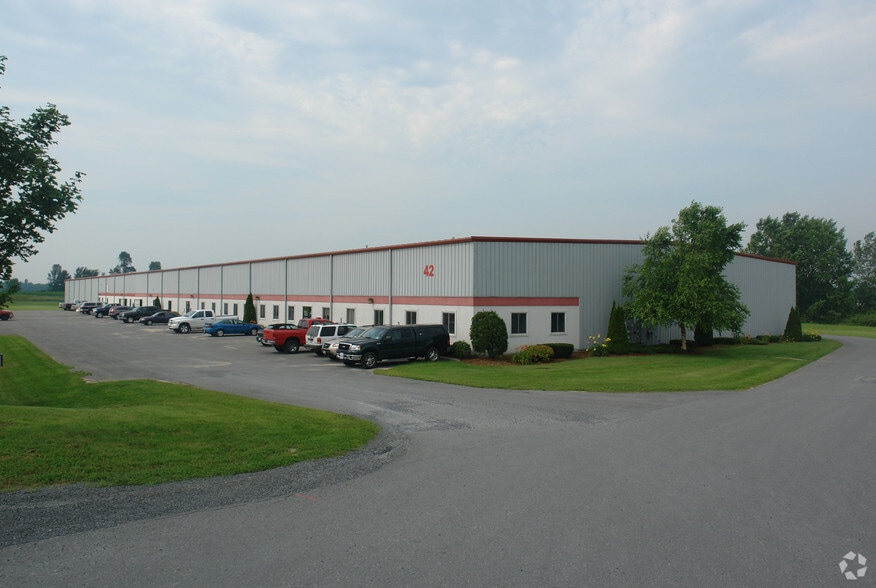 42 Gateway Dr, Plattsburgh, NY for sale - Primary Photo - Image 1 of 1