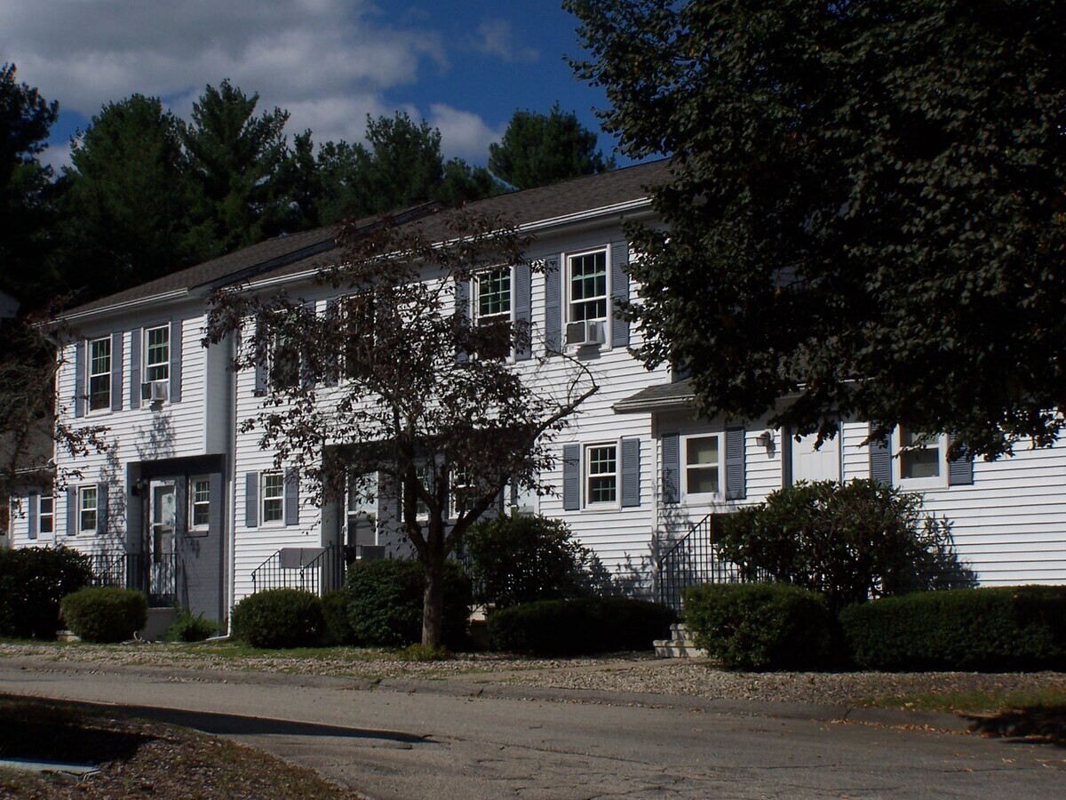 63 Tripp Rd, Woodstock, CT 06281