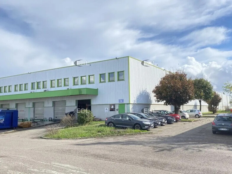 Industrial in Genas for lease - Building Photo - Image 1 of 25