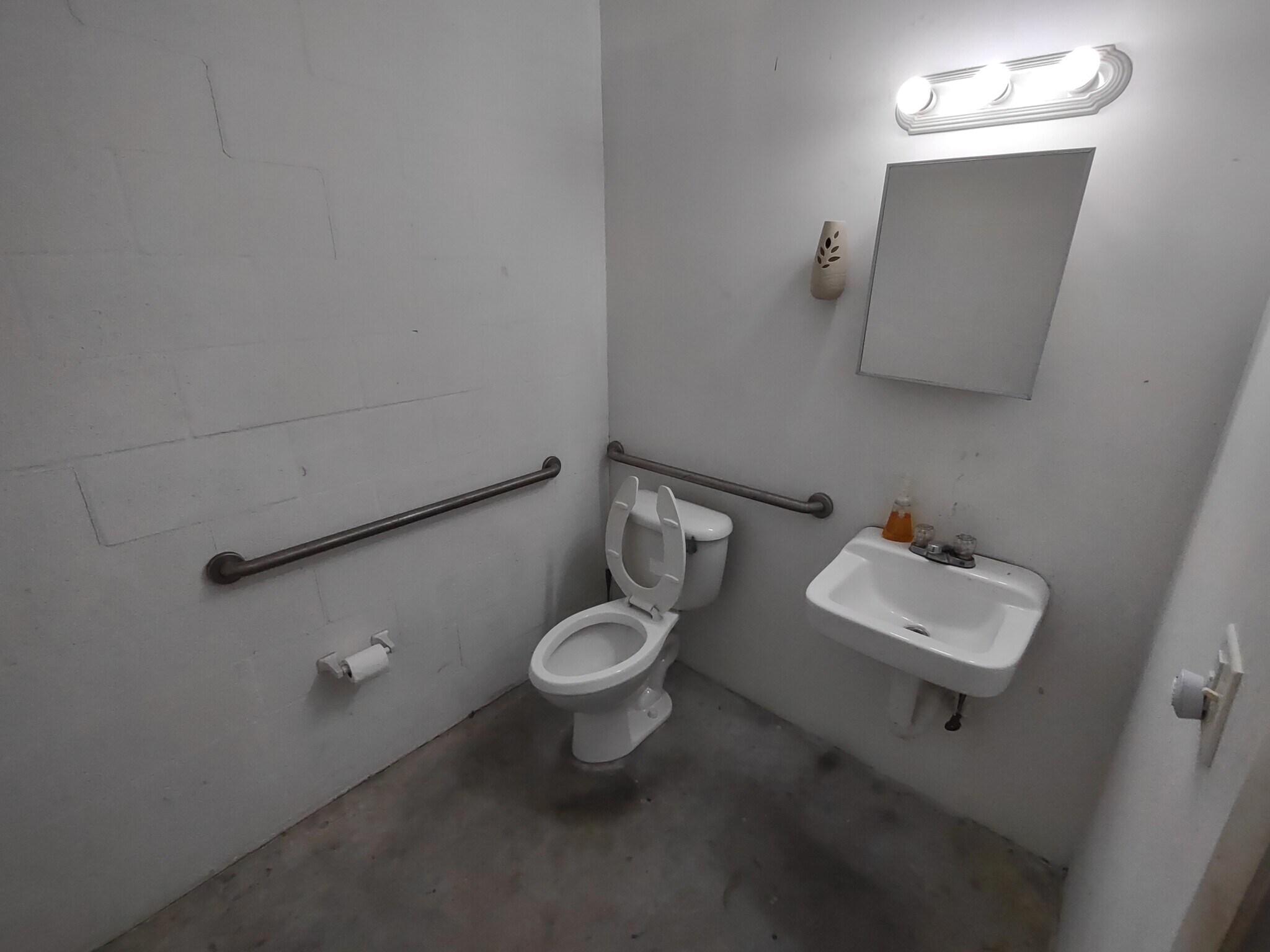 13355 Belcher Rd, Largo, FL 33773 Ulmerton Warehouse Center