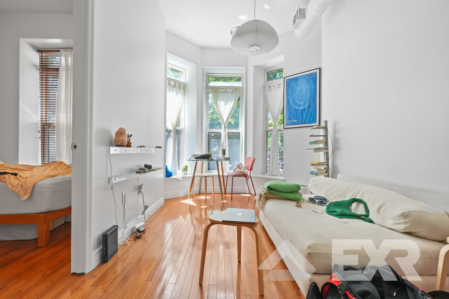 91 Macon St, Brooklyn, NY for sale - Interior Photo - Image 3 of 26