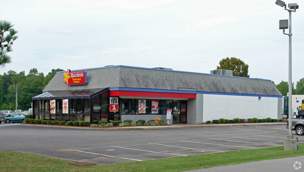 3360 Commander Shepard Blvd, Hampton, VA for sale - Building Photo - Image 1 of 1