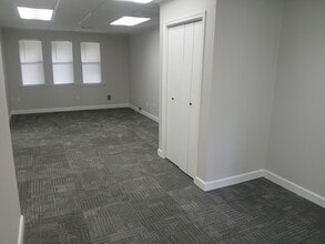 200 Mariners Plaza Dr, Mandeville, LA for lease Interior Photo- Image 2 of 9