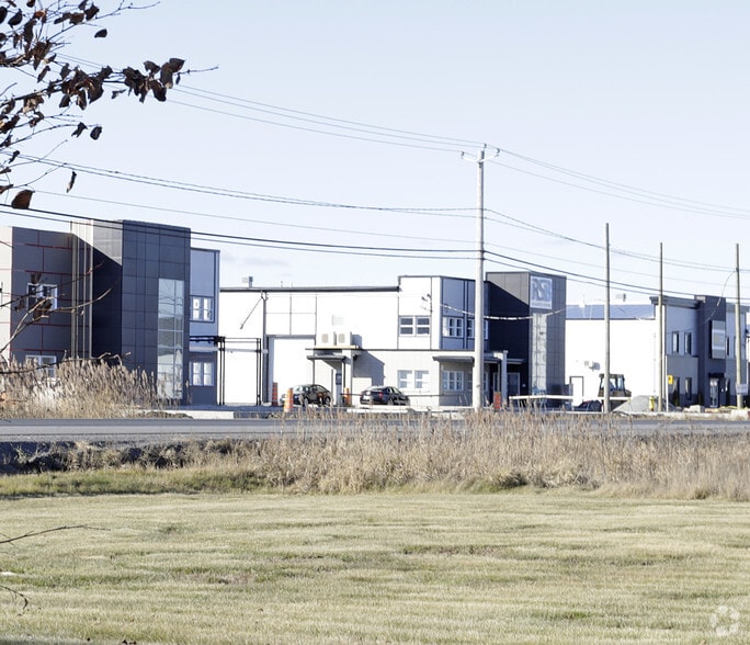 1352 Boul Lionel-Boulet, Varennes, QC for sale - Building Photo - Image 2 of 7