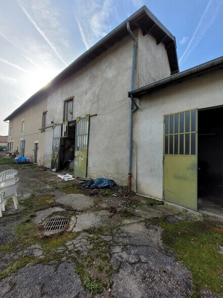 Flex in Pusignan for lease - Building Photo - Image 2 of 2