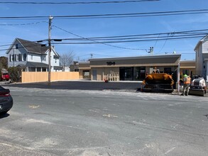 184 S 1st St, Lindenhurst, NY for lease Building Photo- Image 2 of 4