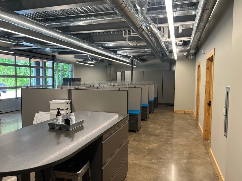 8066 E Fulton St, Ada, MI for lease - Interior Photo - Image 2 of 5