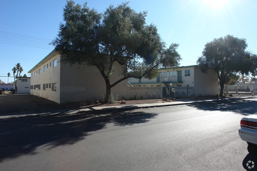 2626 Lynnwood St, Las Vegas, NV for sale - Building Photo - Image 3 of 9