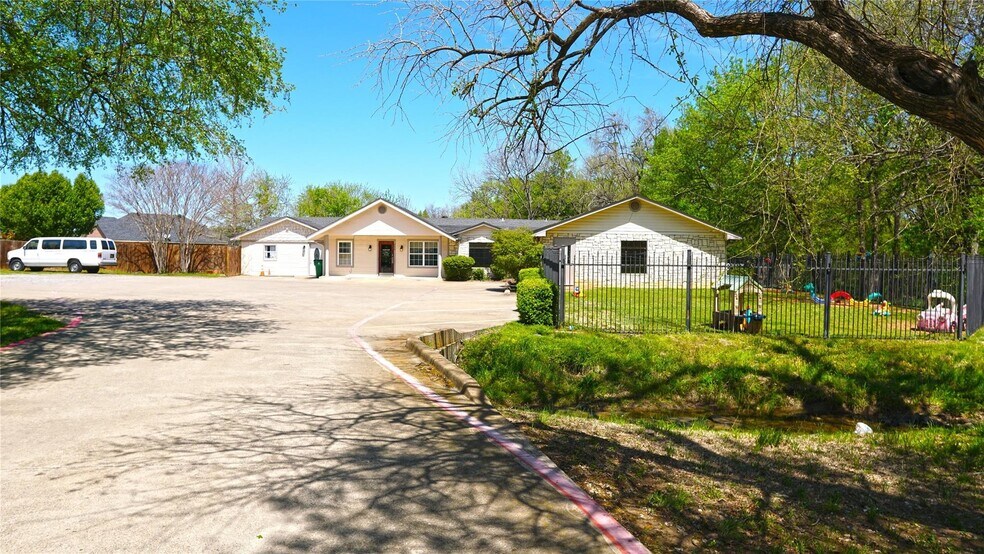 206 E FM 120, Pottsboro, TX for sale - Primary Photo - Image 1 of 1