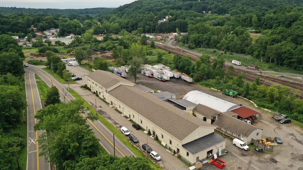 577 N Main St, Brewster Village, NY for lease - Building Photo - Image 2 of 6