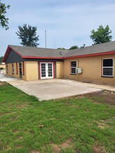 225 E Ayers Ave, De Leon, TX for lease Building Photo- Image 2 of 5