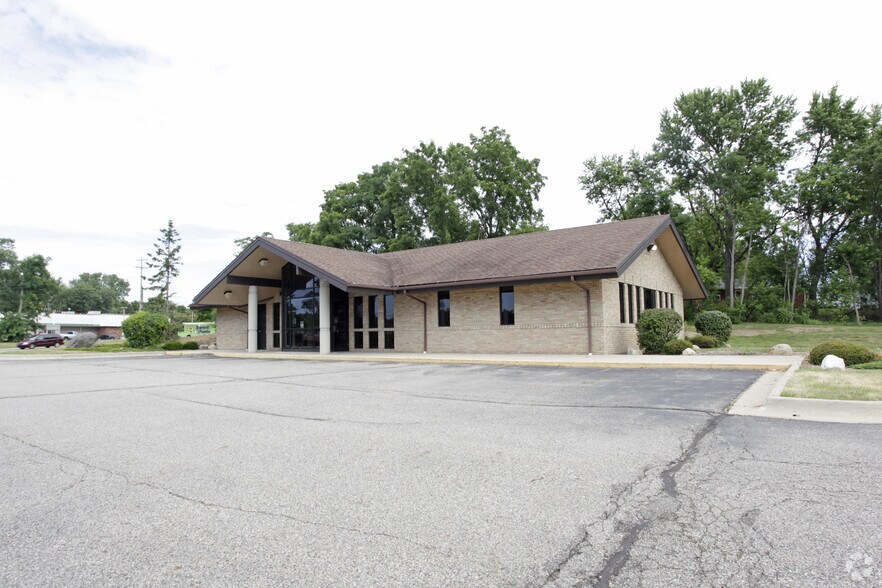 1001 E Columbia Ave, Battle Creek, MI for sale - Building Photo - Image 2 of 3