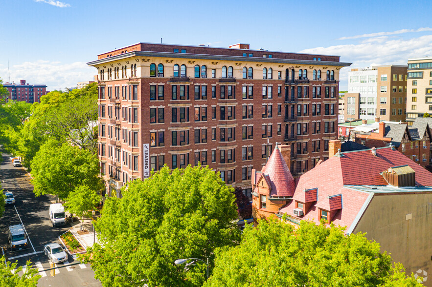 900 W Franklin St, Richmond, VA for lease - Primary Photo - Image 1 of 97